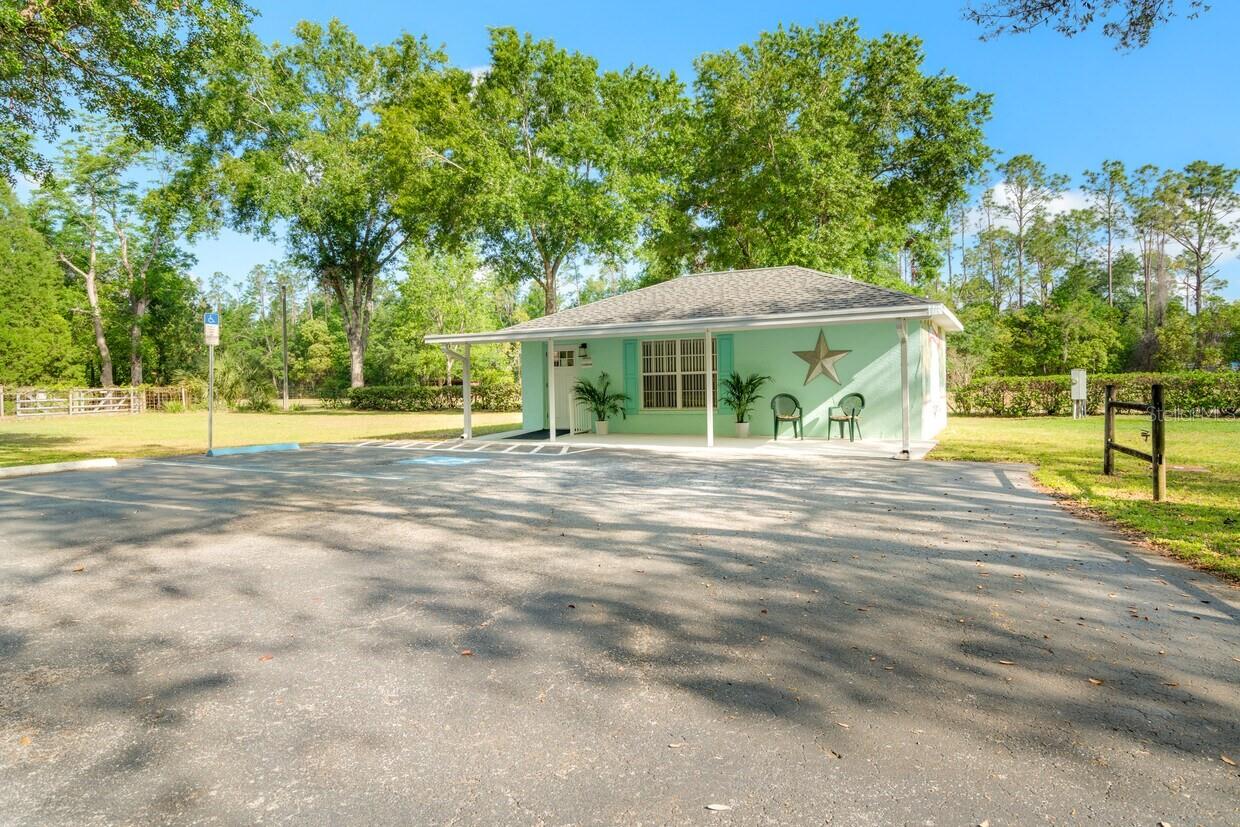 Listing photo id 26 for 4045 Allen Rd