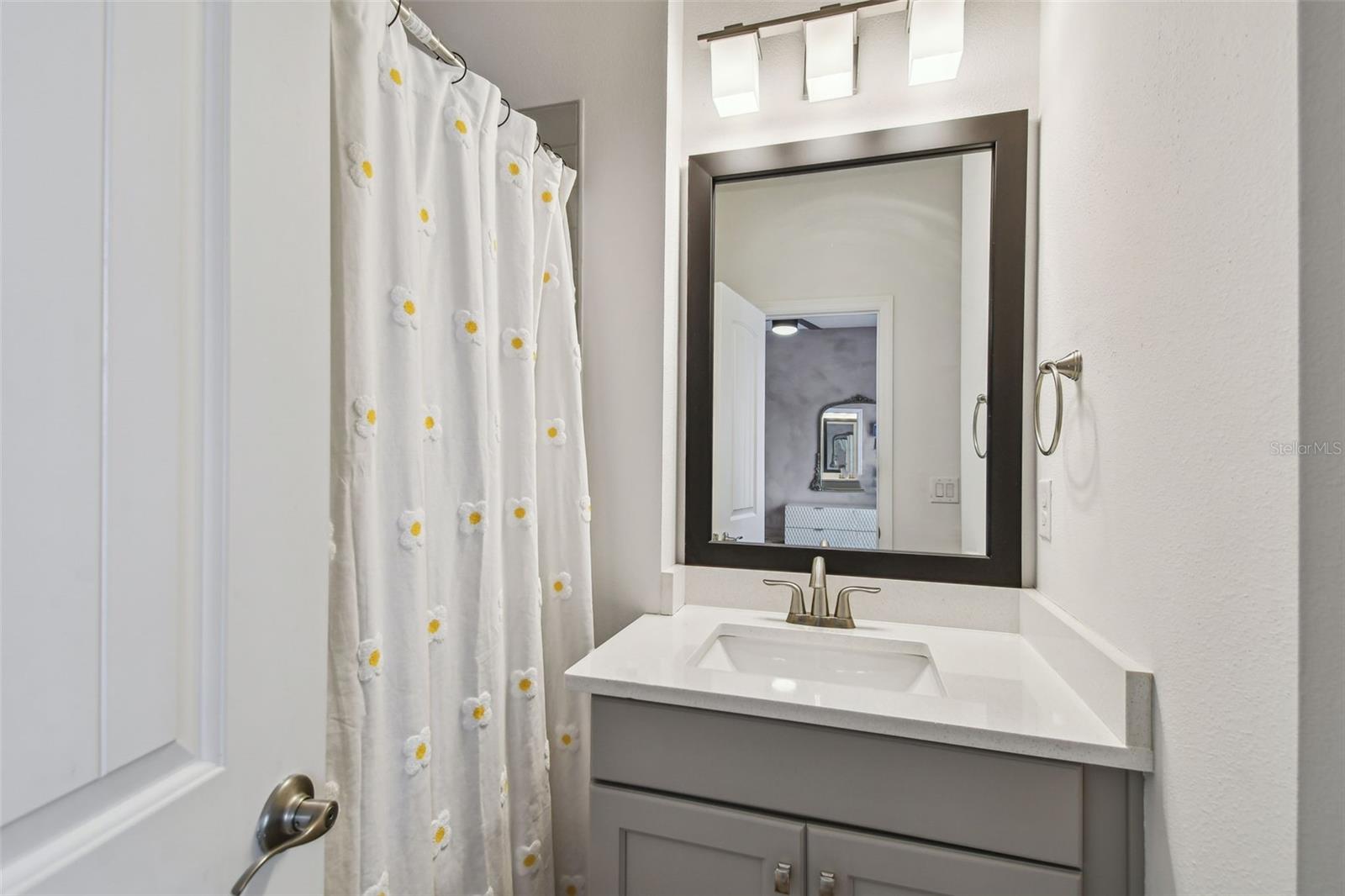Image 20 of 27 For 115 Arrawana Avenue 1