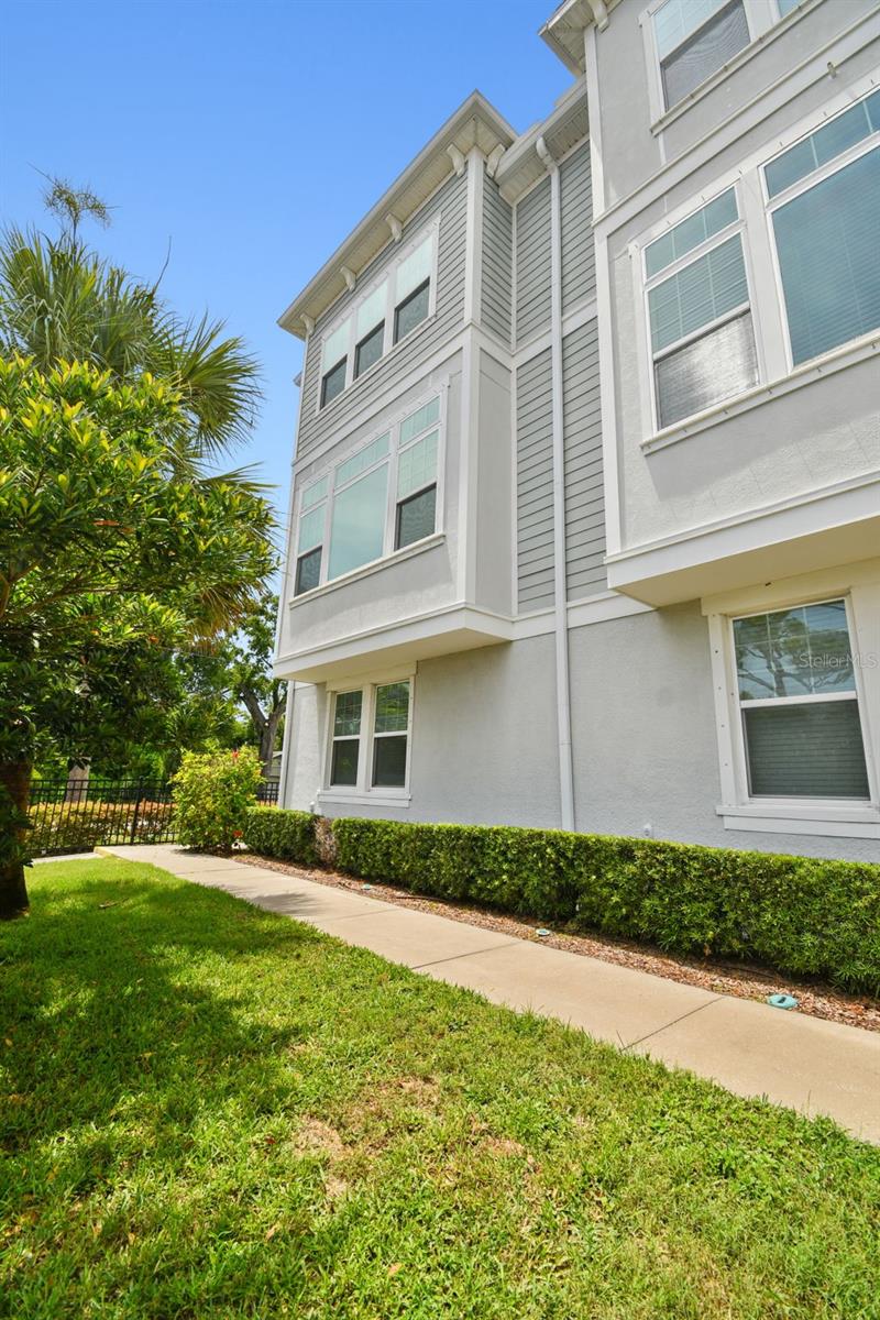 Image 24 of 27 For 115 Arrawana Avenue 1