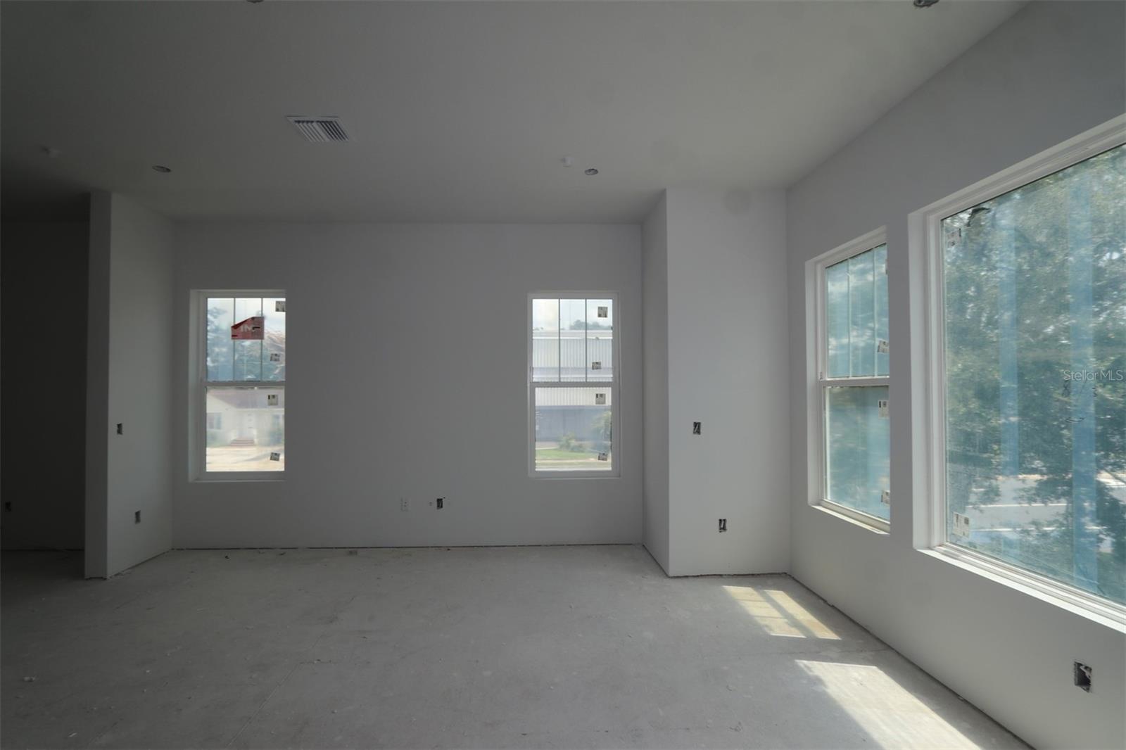 Listing photo id 2 for 499 31st Way N