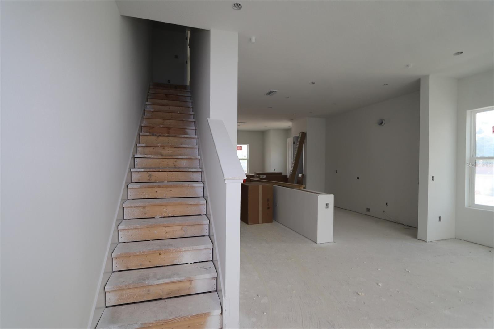 Listing photo id 3 for 499 31st Way N