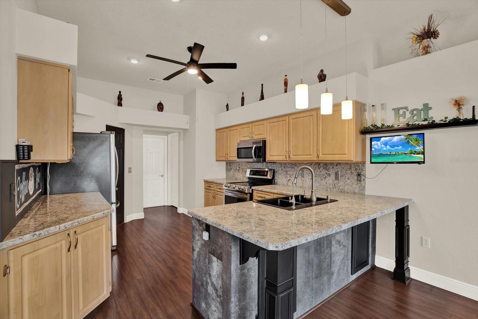 Image 19 of 40 For 7858 Roundelay Drive
