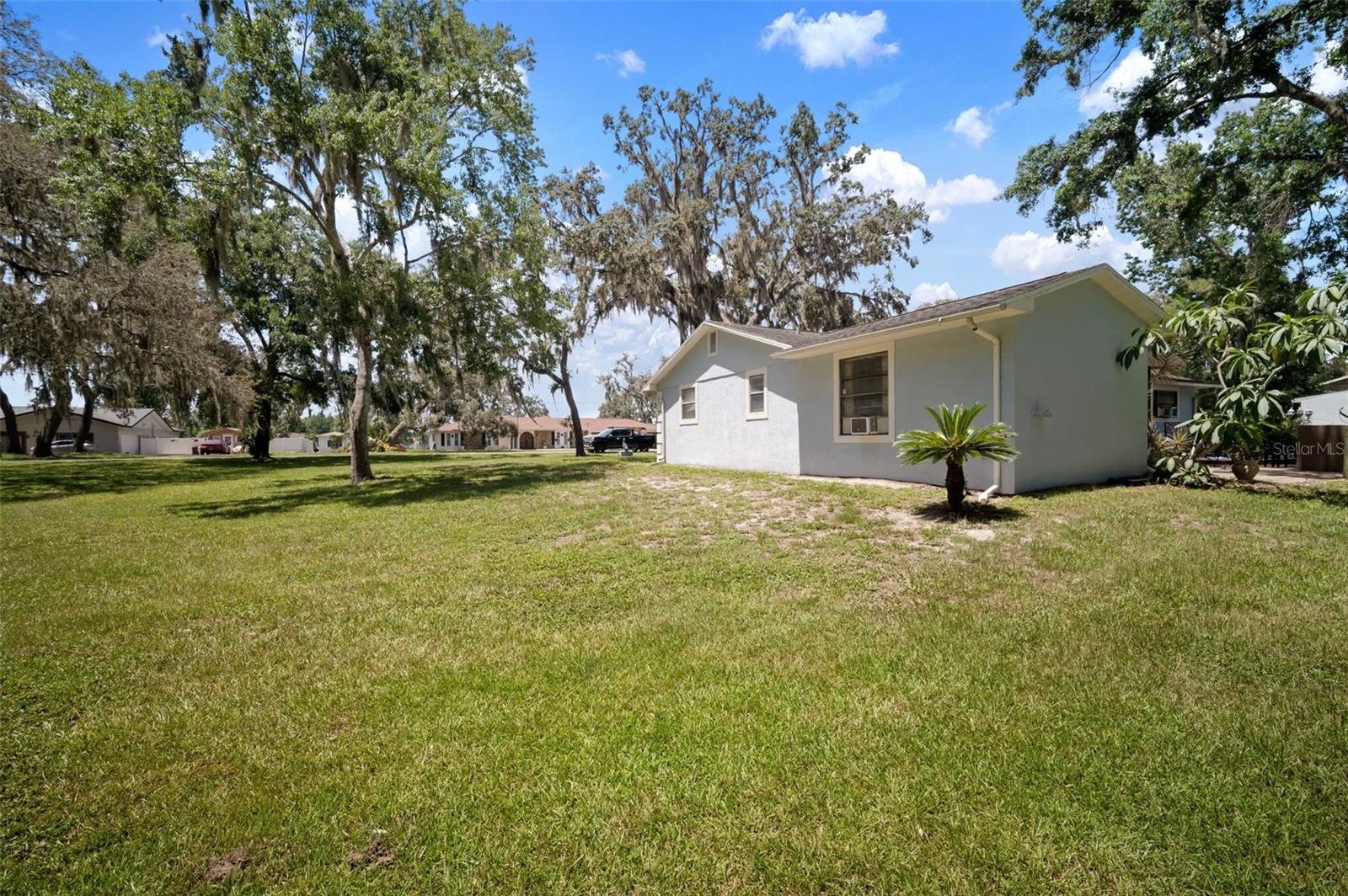 Listing photo id 10 for 13020 Sugar Creek Boulevard