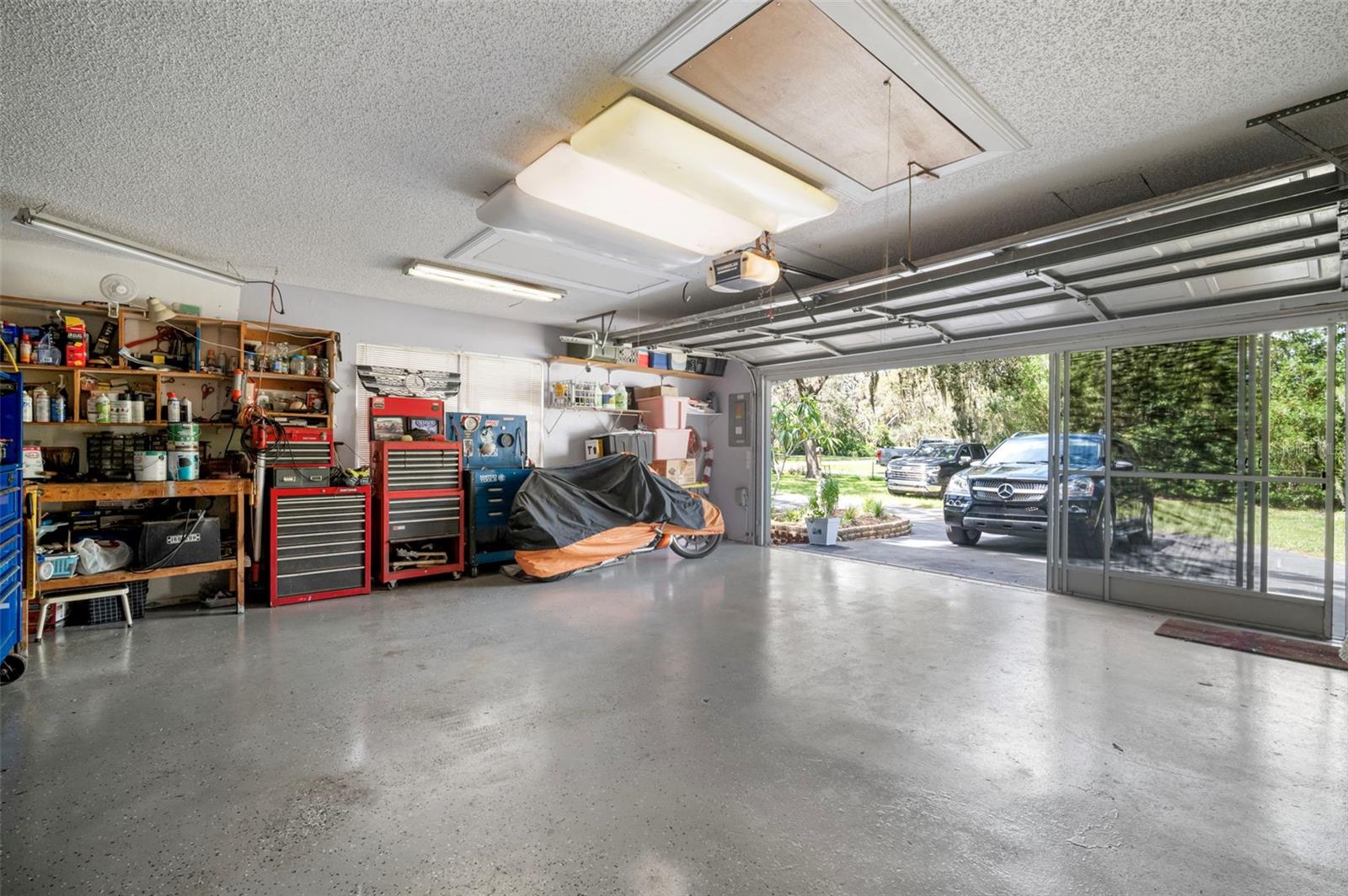 Listing photo id 11 for 13020 Sugar Creek Boulevard
