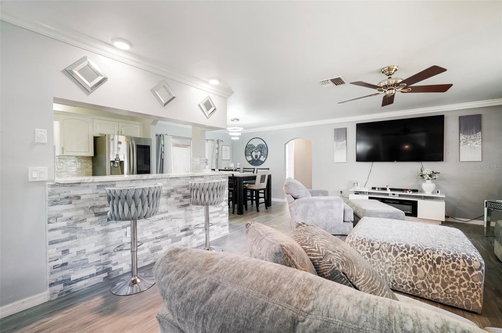 Listing photo id 12 for 13020 Sugar Creek Boulevard