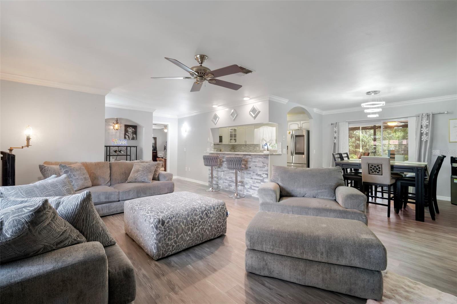 Listing photo id 13 for 13020 Sugar Creek Boulevard