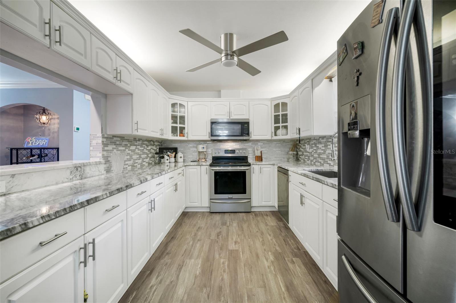 Listing photo id 15 for 13020 Sugar Creek Boulevard