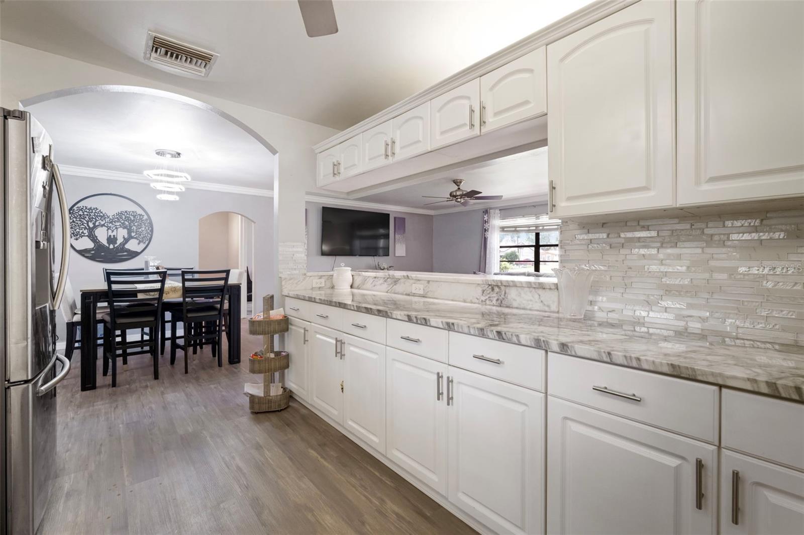 Listing photo id 17 for 13020 Sugar Creek Boulevard