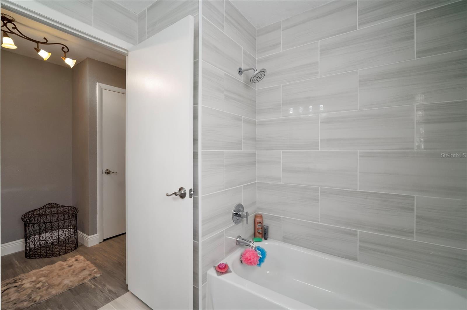 Listing photo id 19 for 13020 Sugar Creek Boulevard