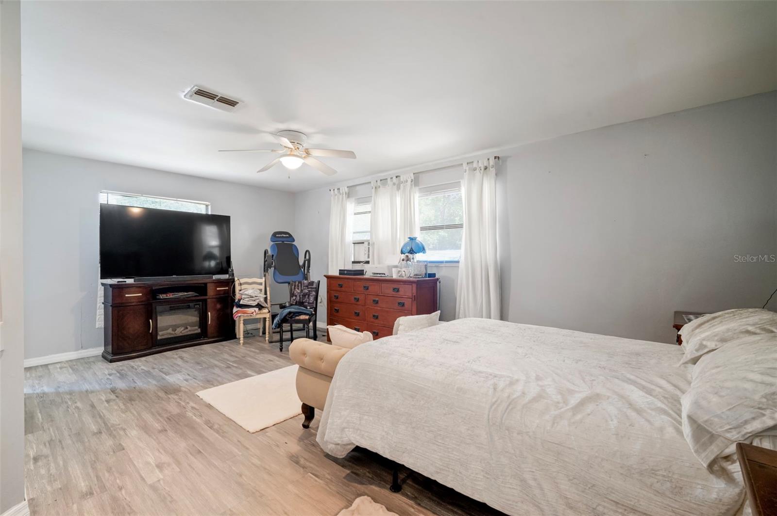 Listing photo id 20 for 13020 Sugar Creek Boulevard