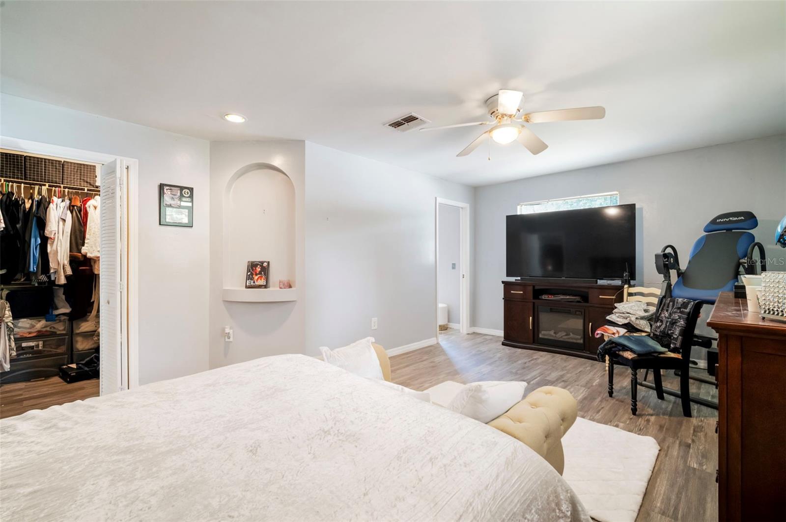Listing photo id 21 for 13020 Sugar Creek Boulevard