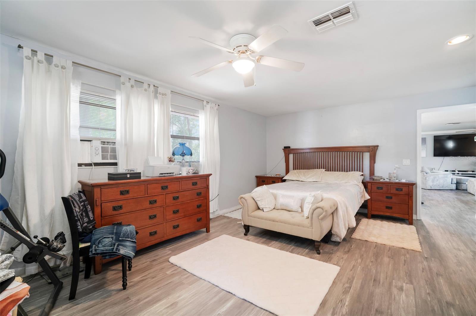 Listing photo id 22 for 13020 Sugar Creek Boulevard
