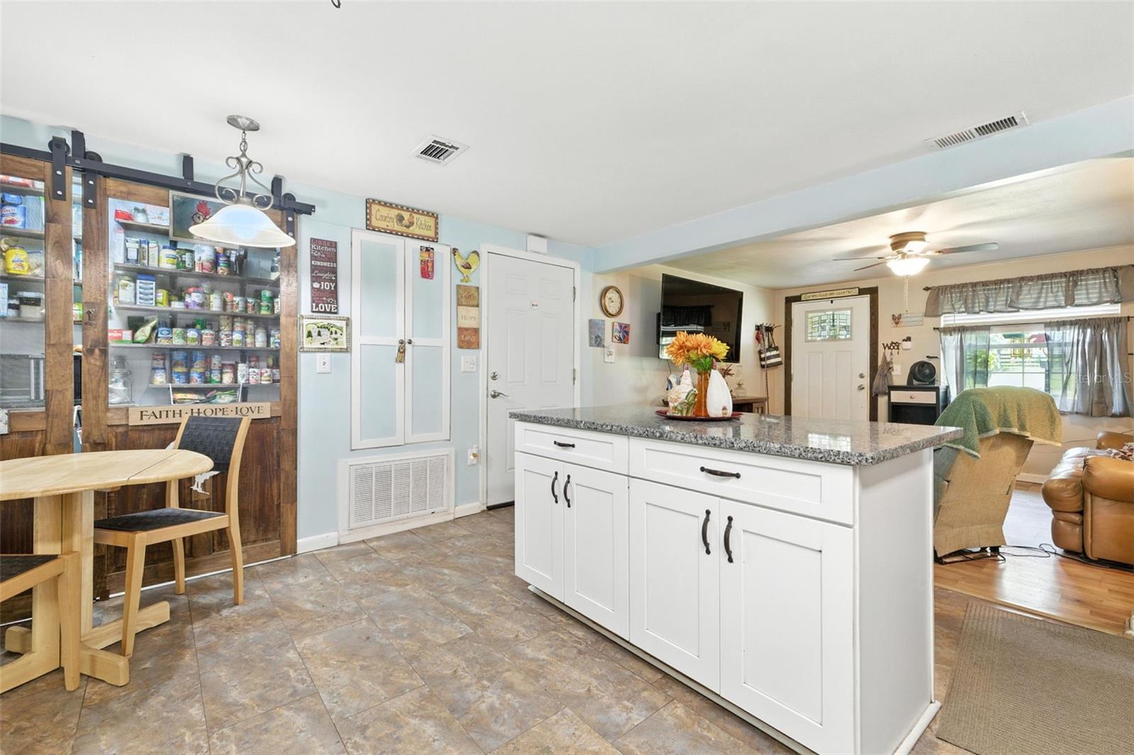 Listing photo id 3 for 4244 Ryals Road