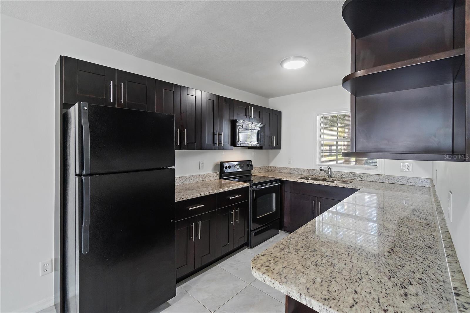 Image 10 of 32 For 165 Pompano Dr Se