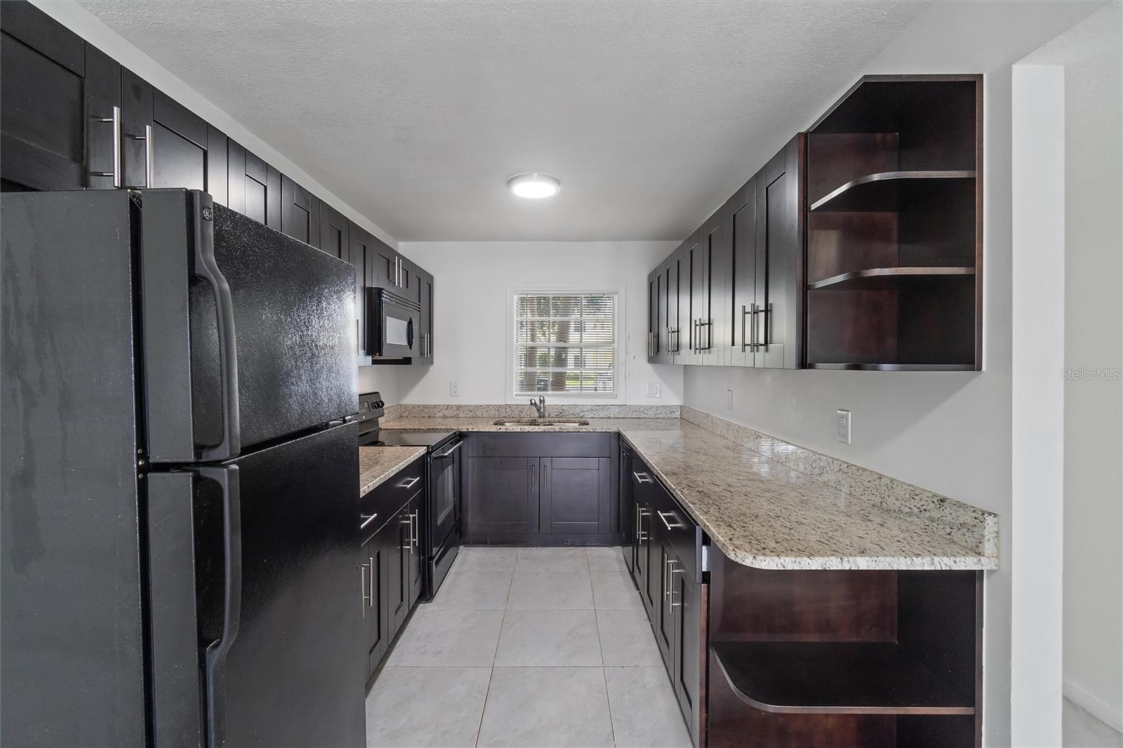 Image 11 of 32 For 165 Pompano Dr Se