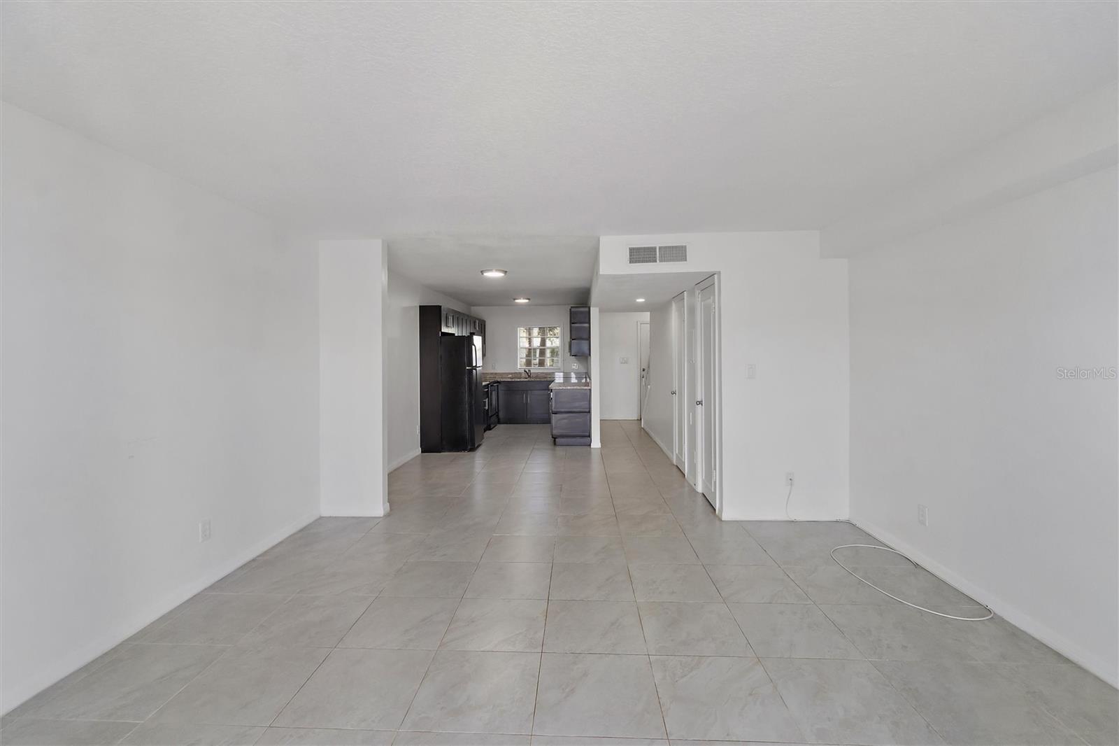 Image 12 of 32 For 165 Pompano Dr Se
