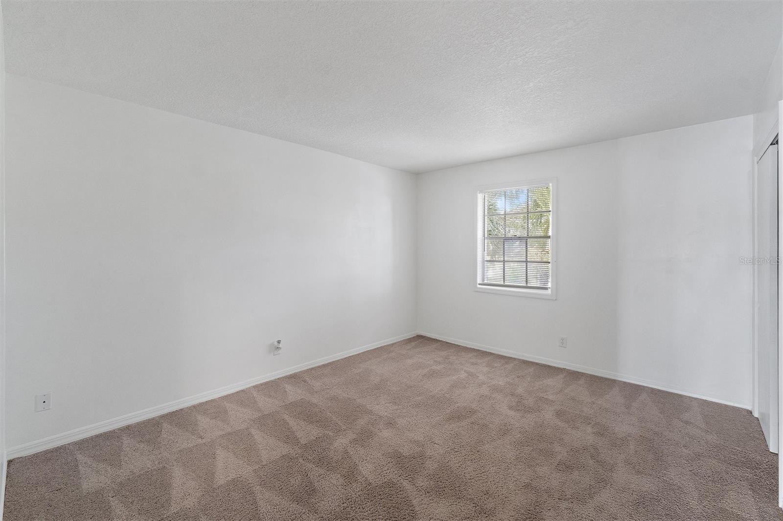 Image 20 of 32 For 165 Pompano Dr Se