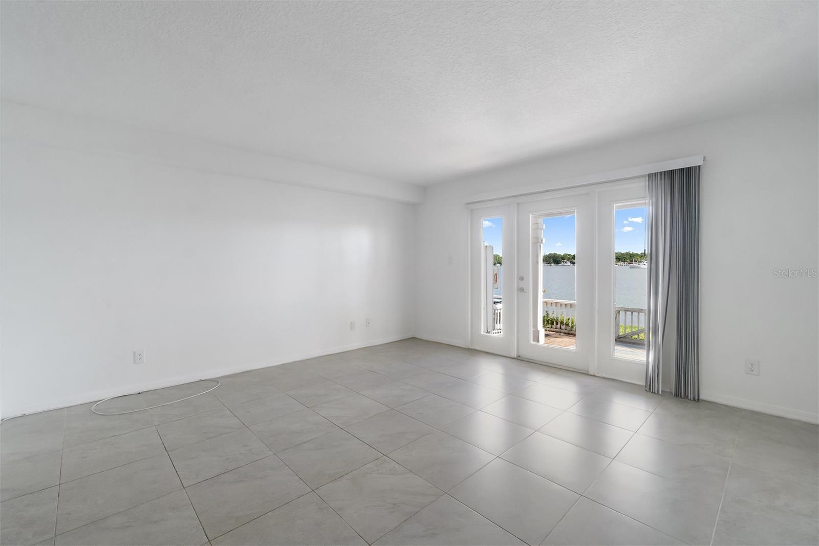 Image 6 of 32 For 165 Pompano Dr Se