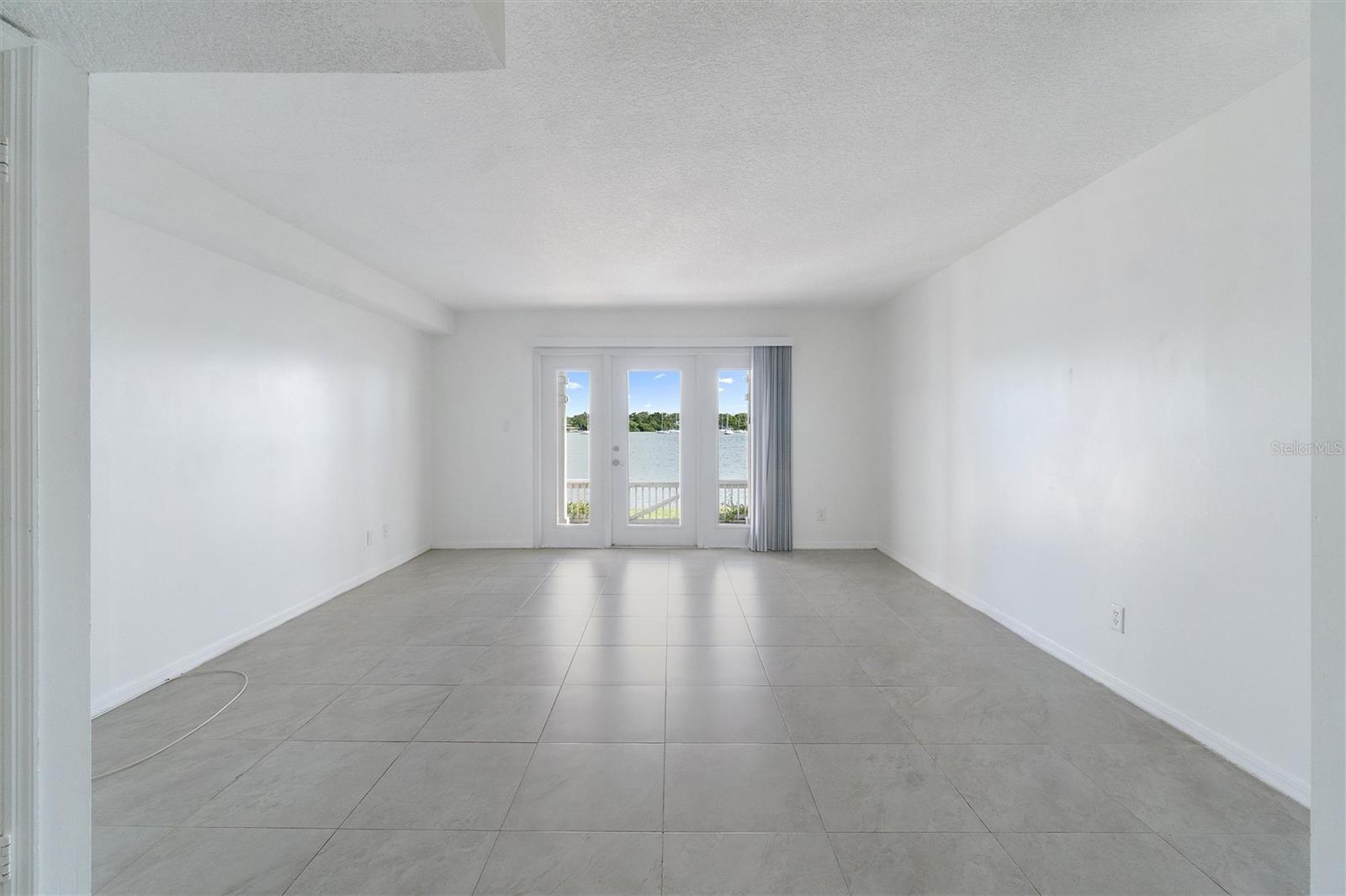 Image 9 of 32 For 165 Pompano Dr Se