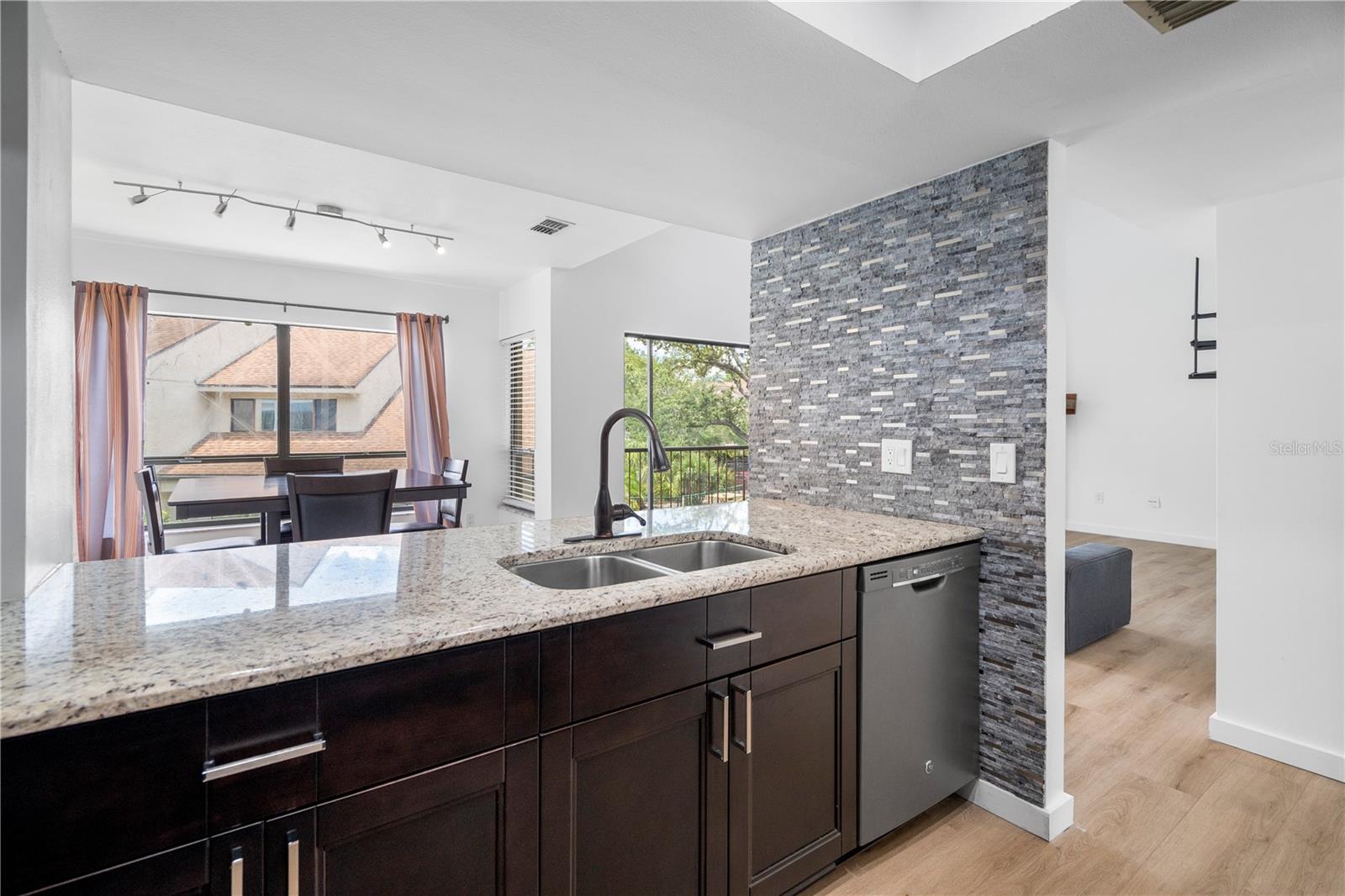 Image 22 of 54 For 5119 Puritan Circle 1125