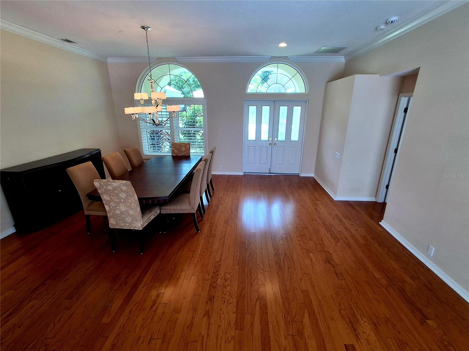 Listing photo id 8 for 2407 Anthony Avenue