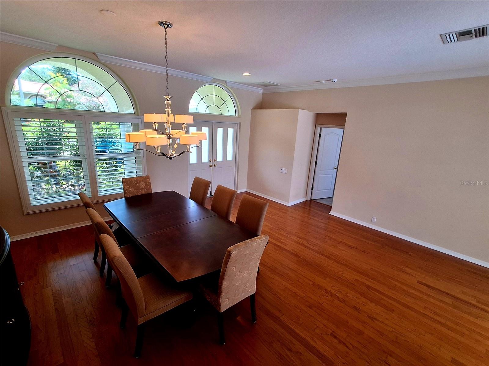 Listing photo id 9 for 2407 Anthony Avenue