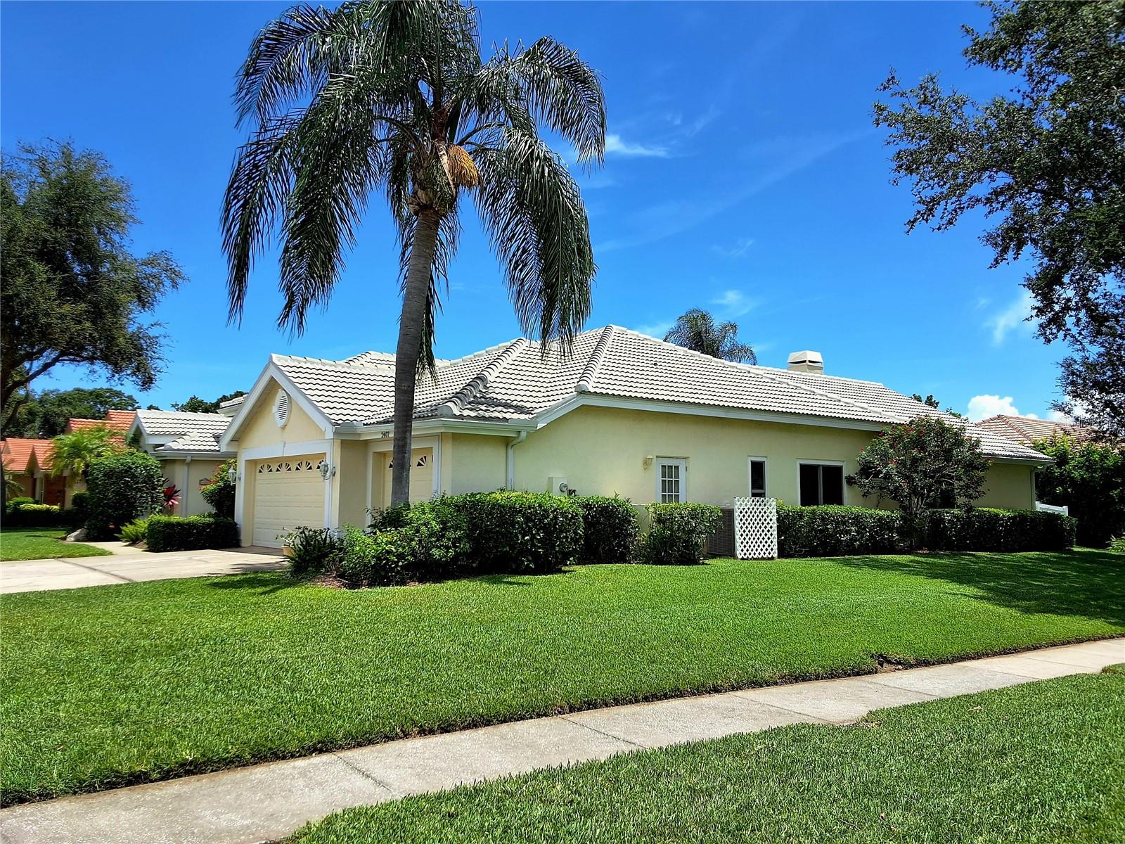 Listing photo id 0 for 2407 Anthony Avenue
