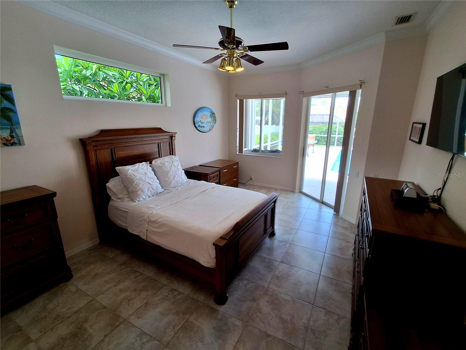 Listing photo id 24 for 2407 Anthony Avenue