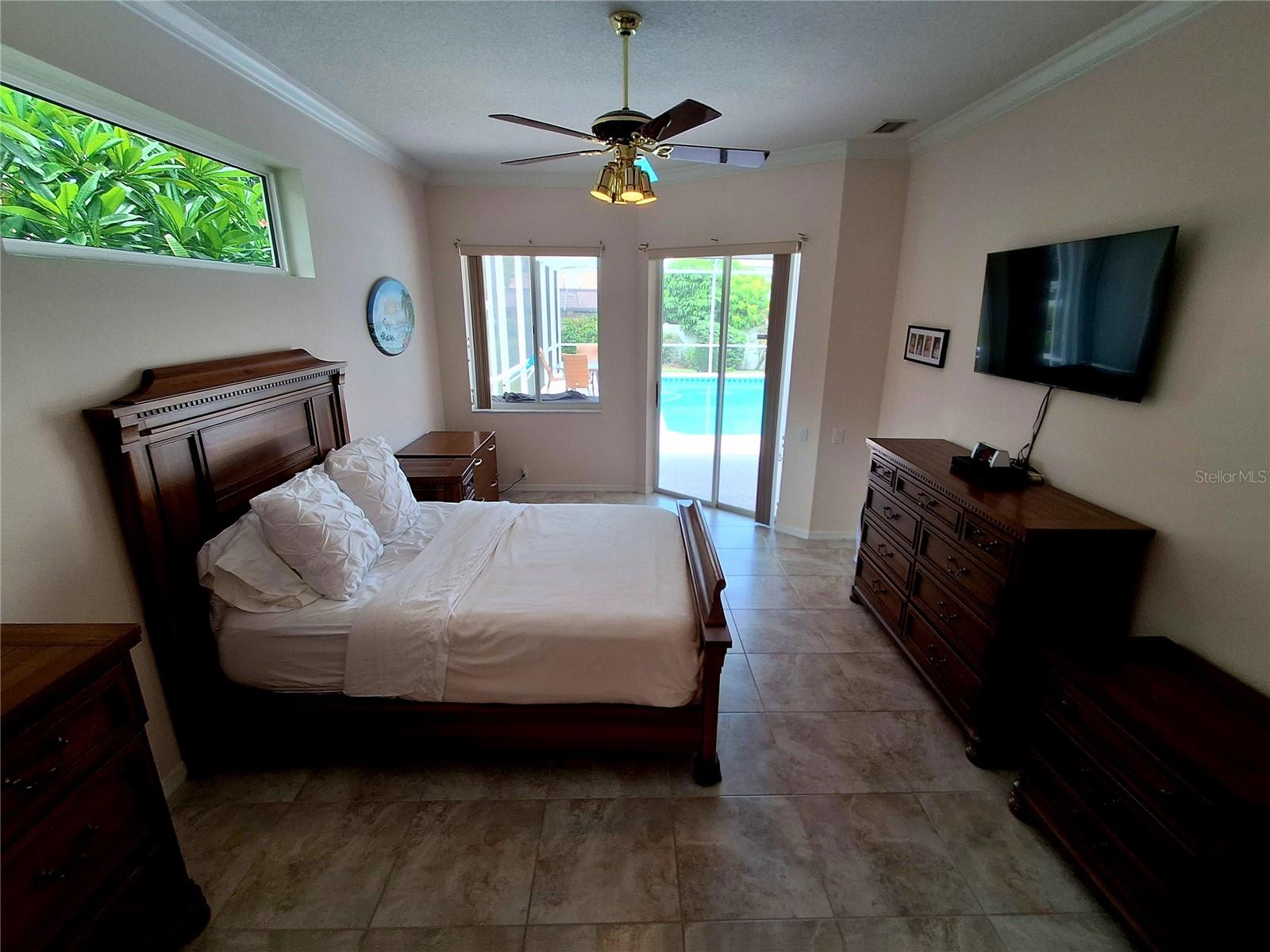 Listing photo id 25 for 2407 Anthony Avenue