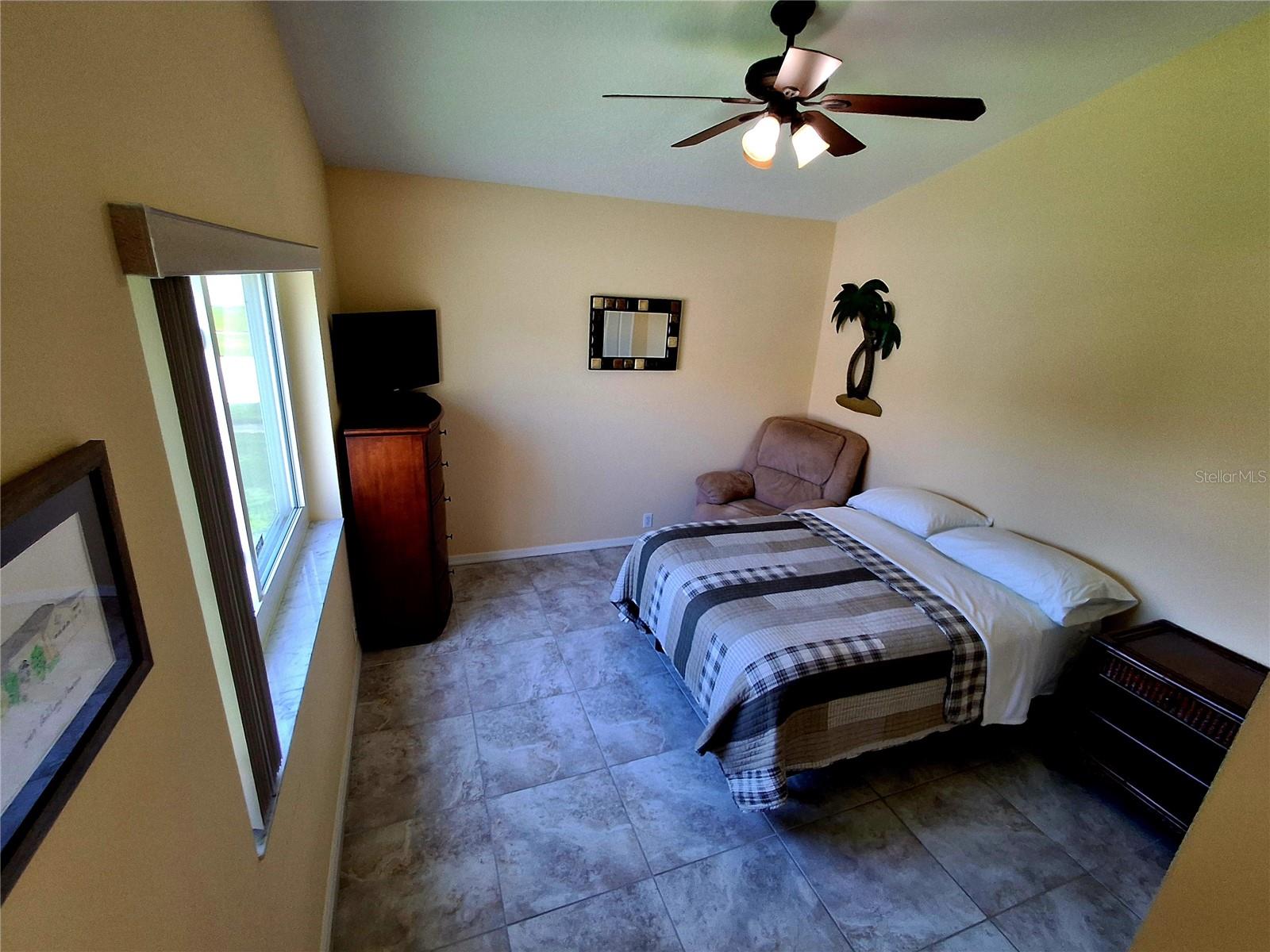 Listing photo id 30 for 2407 Anthony Avenue