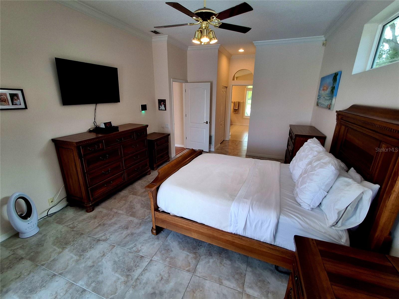Listing photo id 31 for 2407 Anthony Avenue