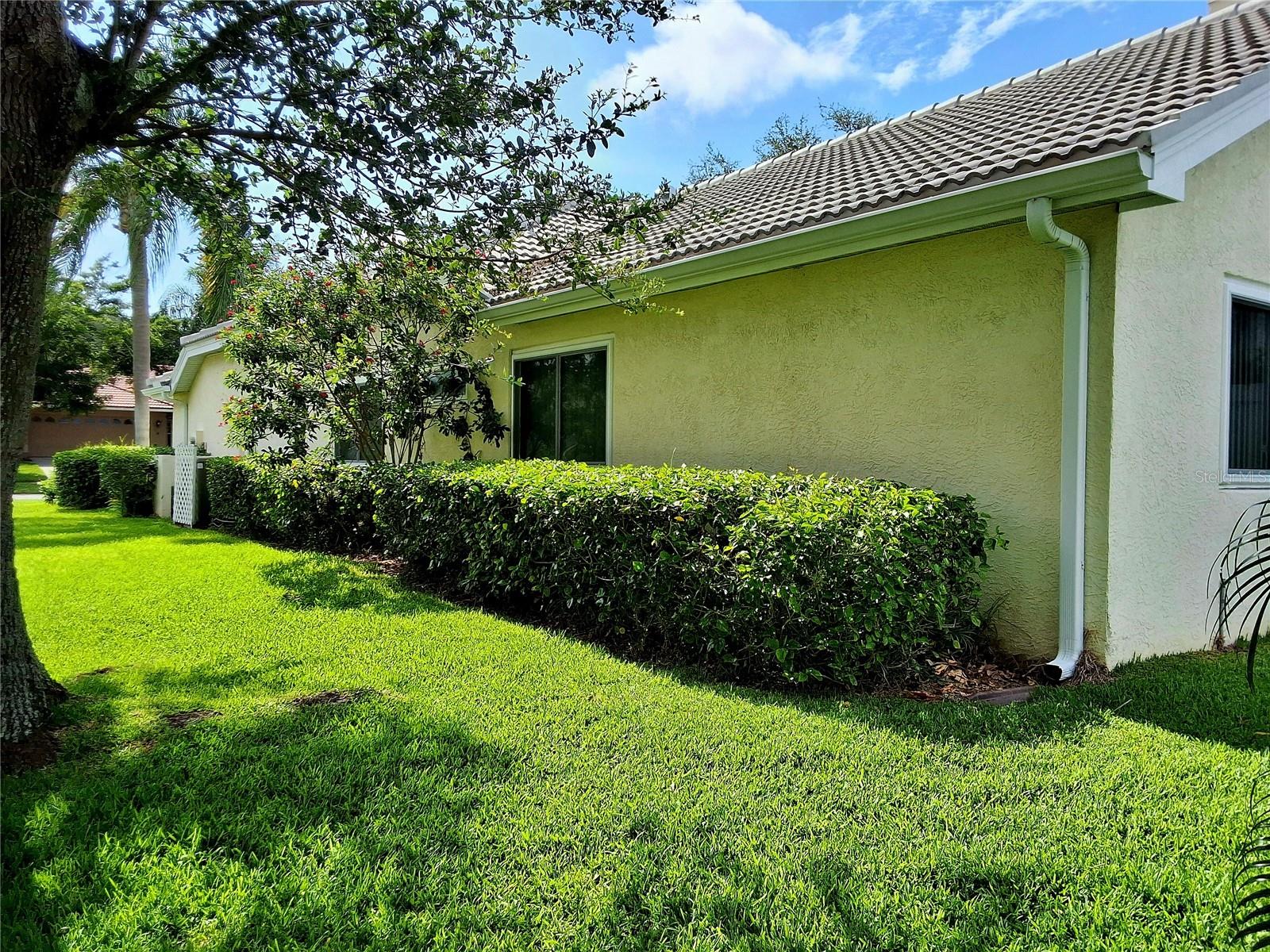 Listing photo id 41 for 2407 Anthony Avenue