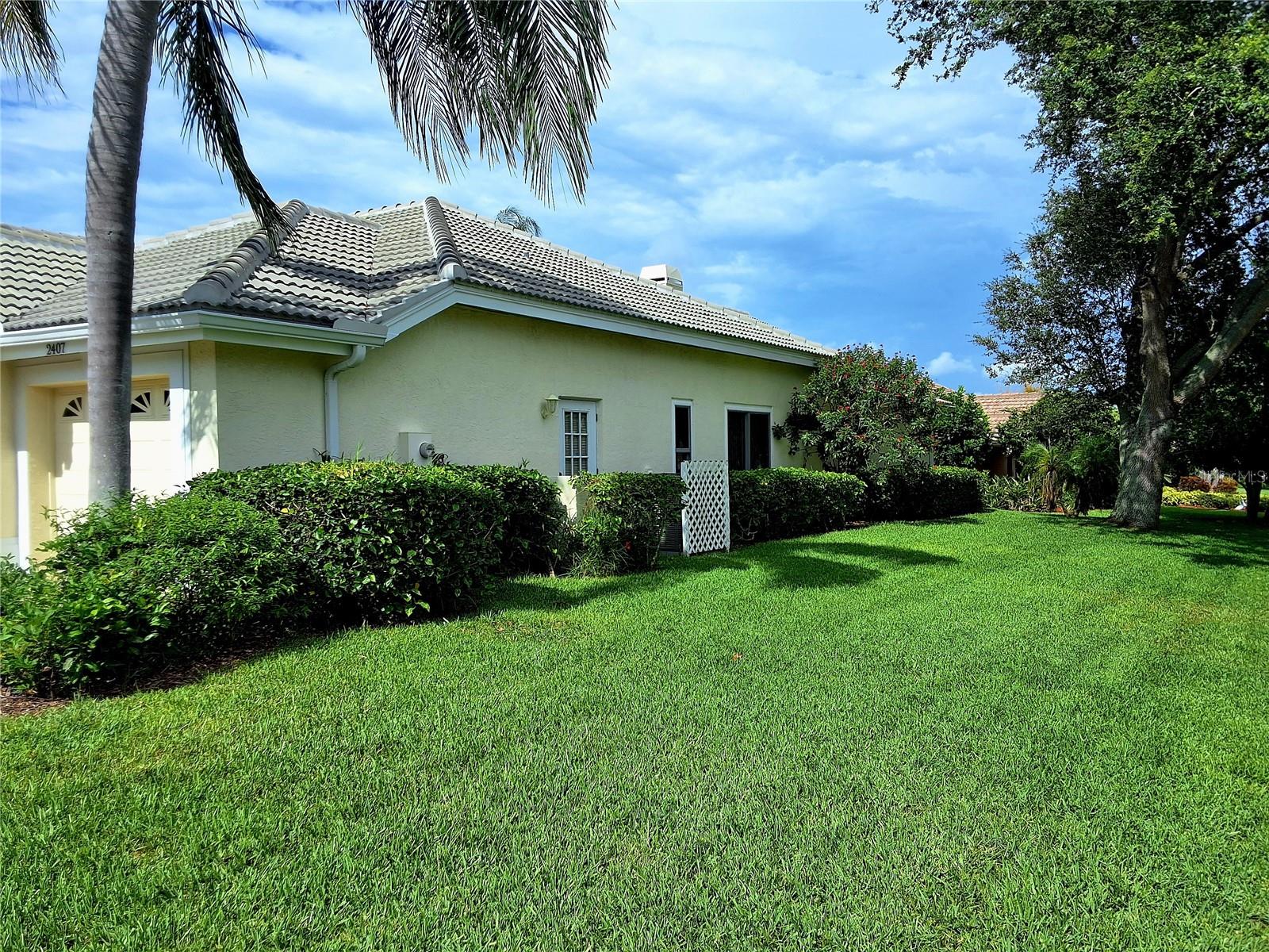 Listing photo id 42 for 2407 Anthony Avenue