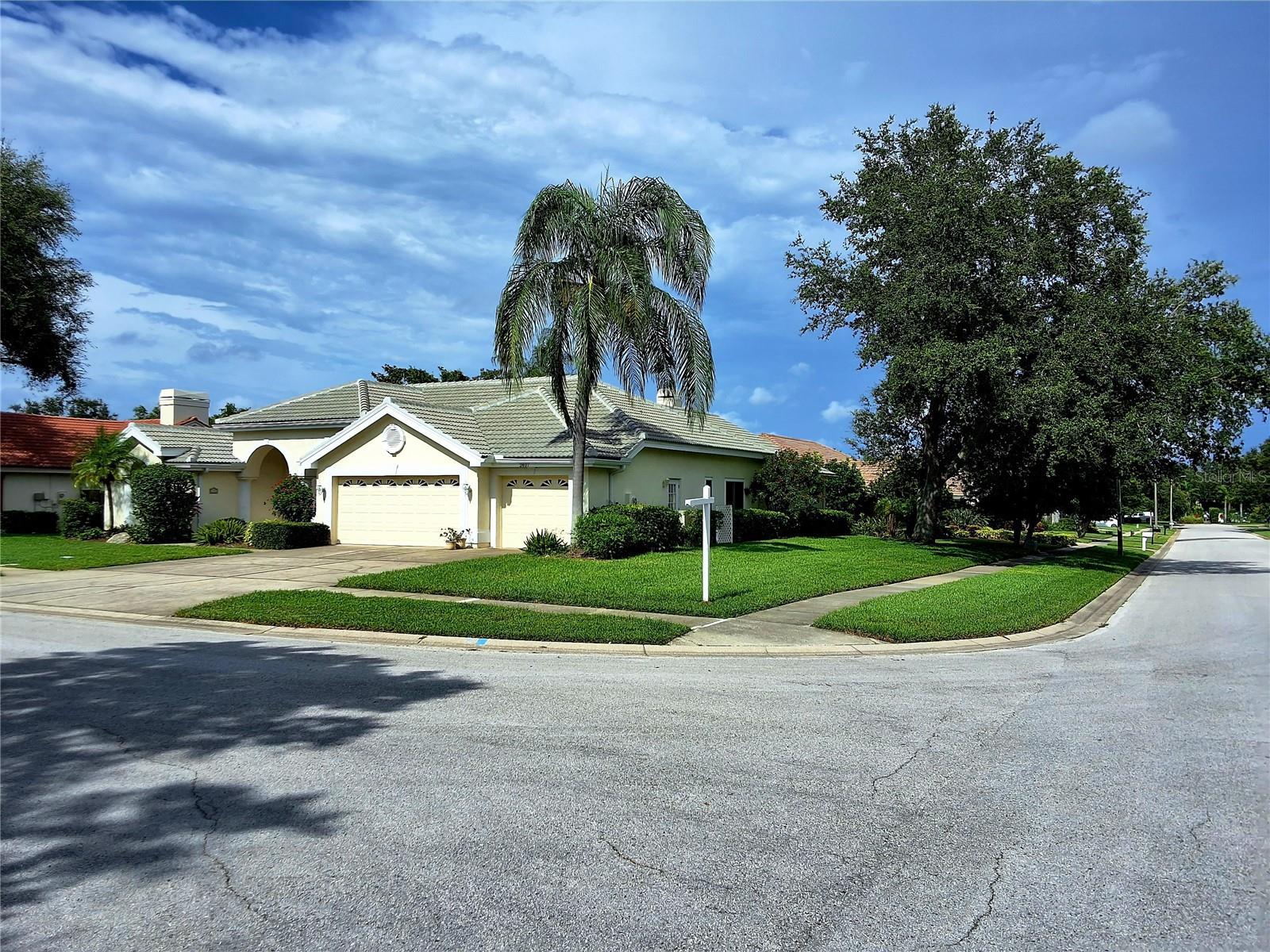 Listing photo id 43 for 2407 Anthony Avenue