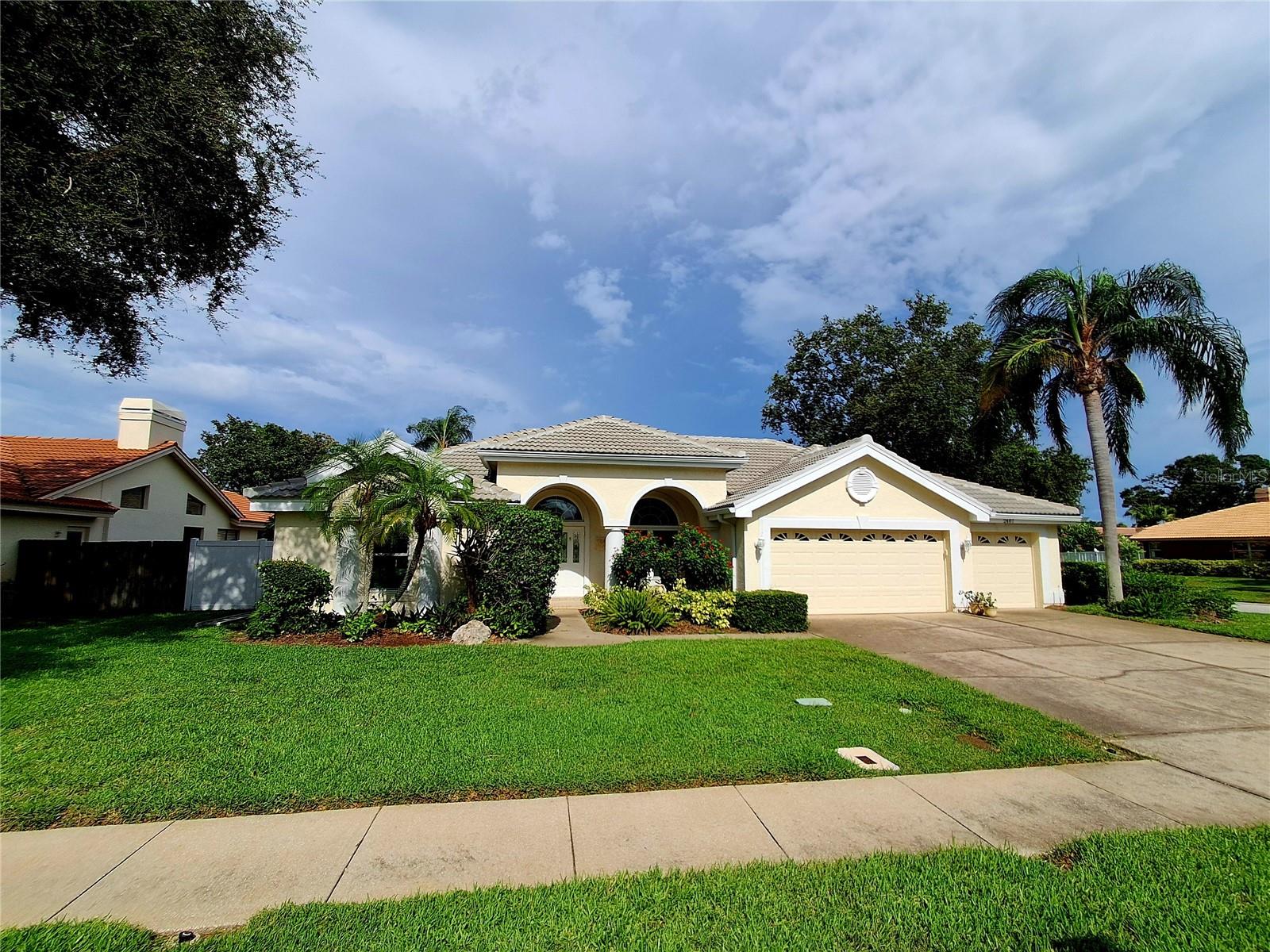 Listing photo id 46 for 2407 Anthony Avenue