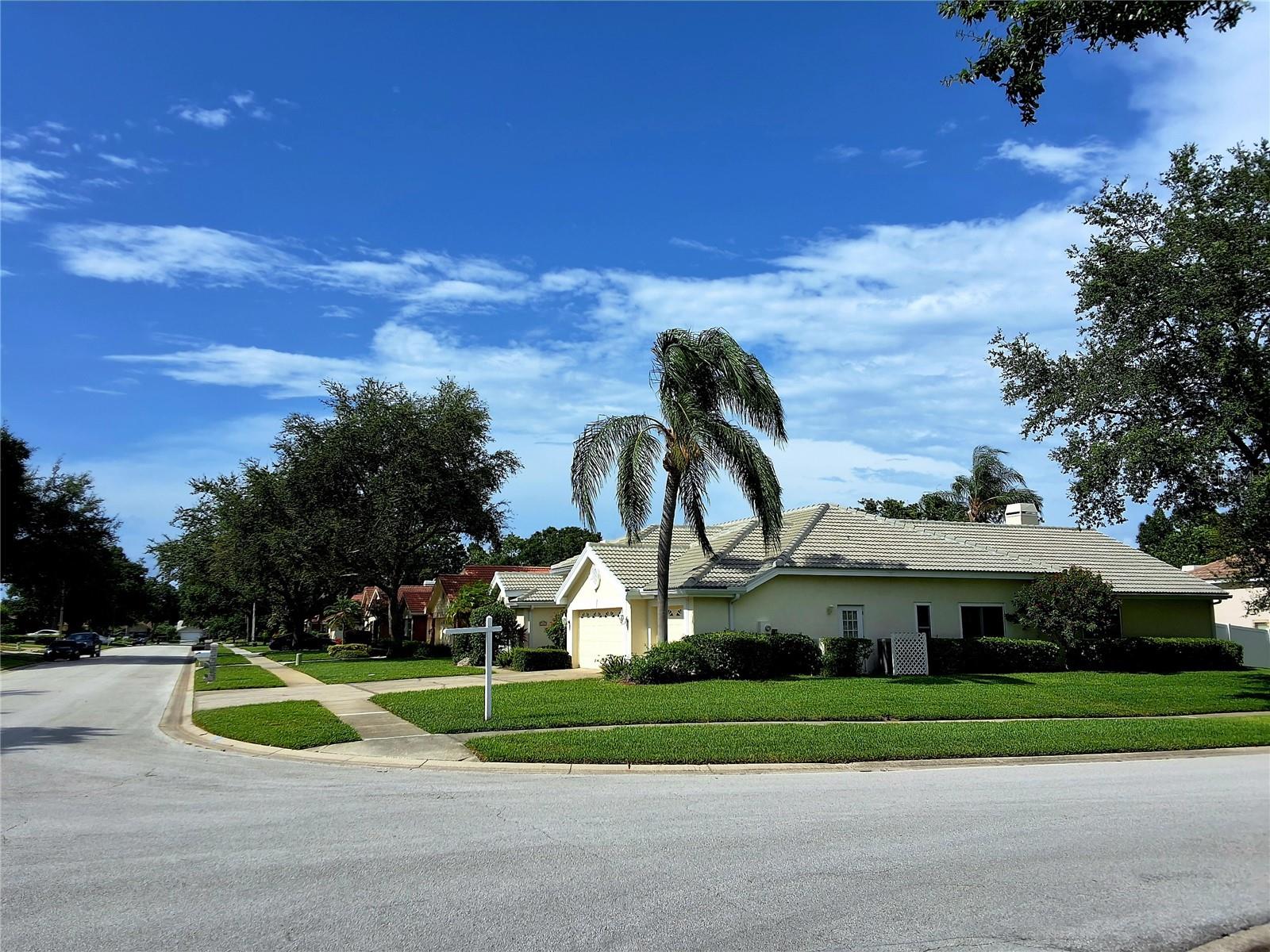 Listing photo id 47 for 2407 Anthony Avenue