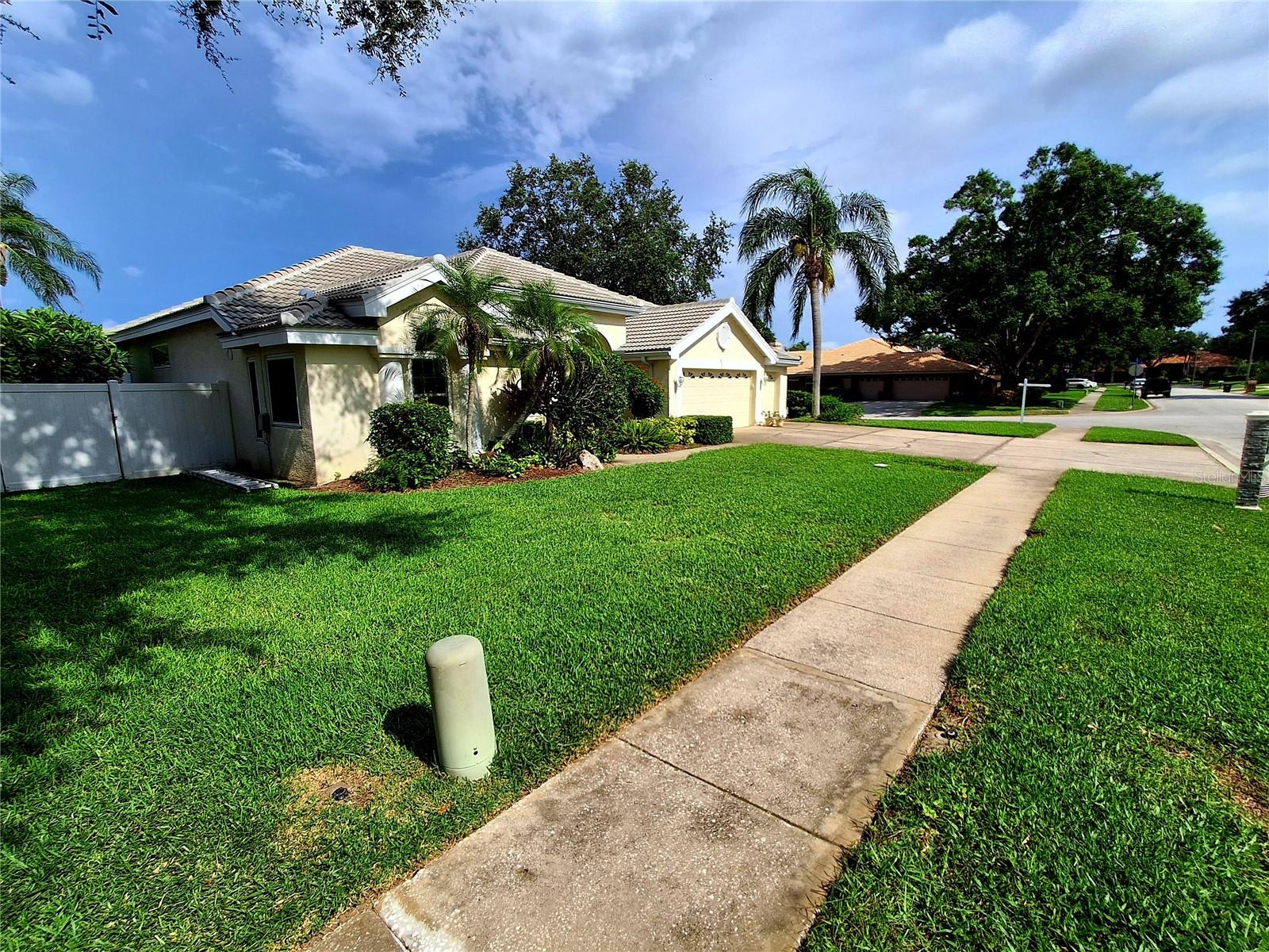 Listing photo id 3 for 2407 Anthony Avenue