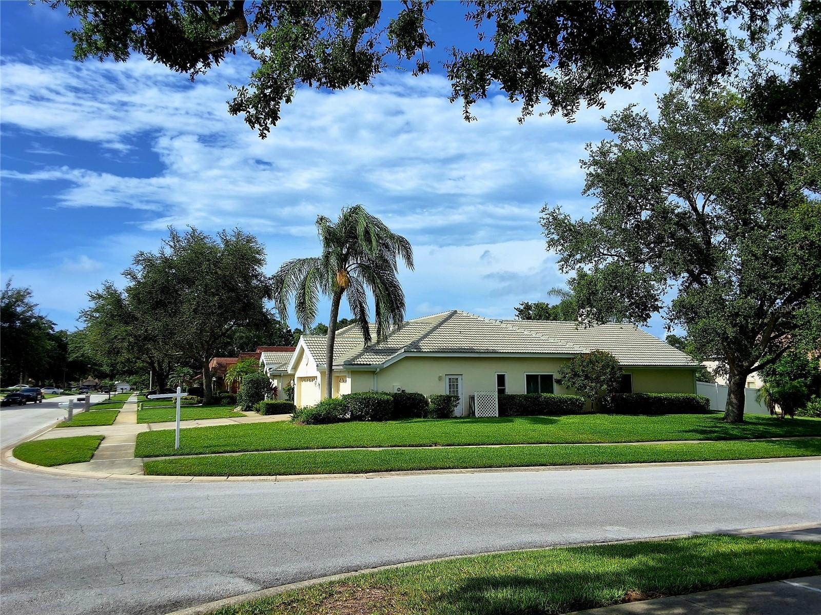 Listing photo id 48 for 2407 Anthony Avenue