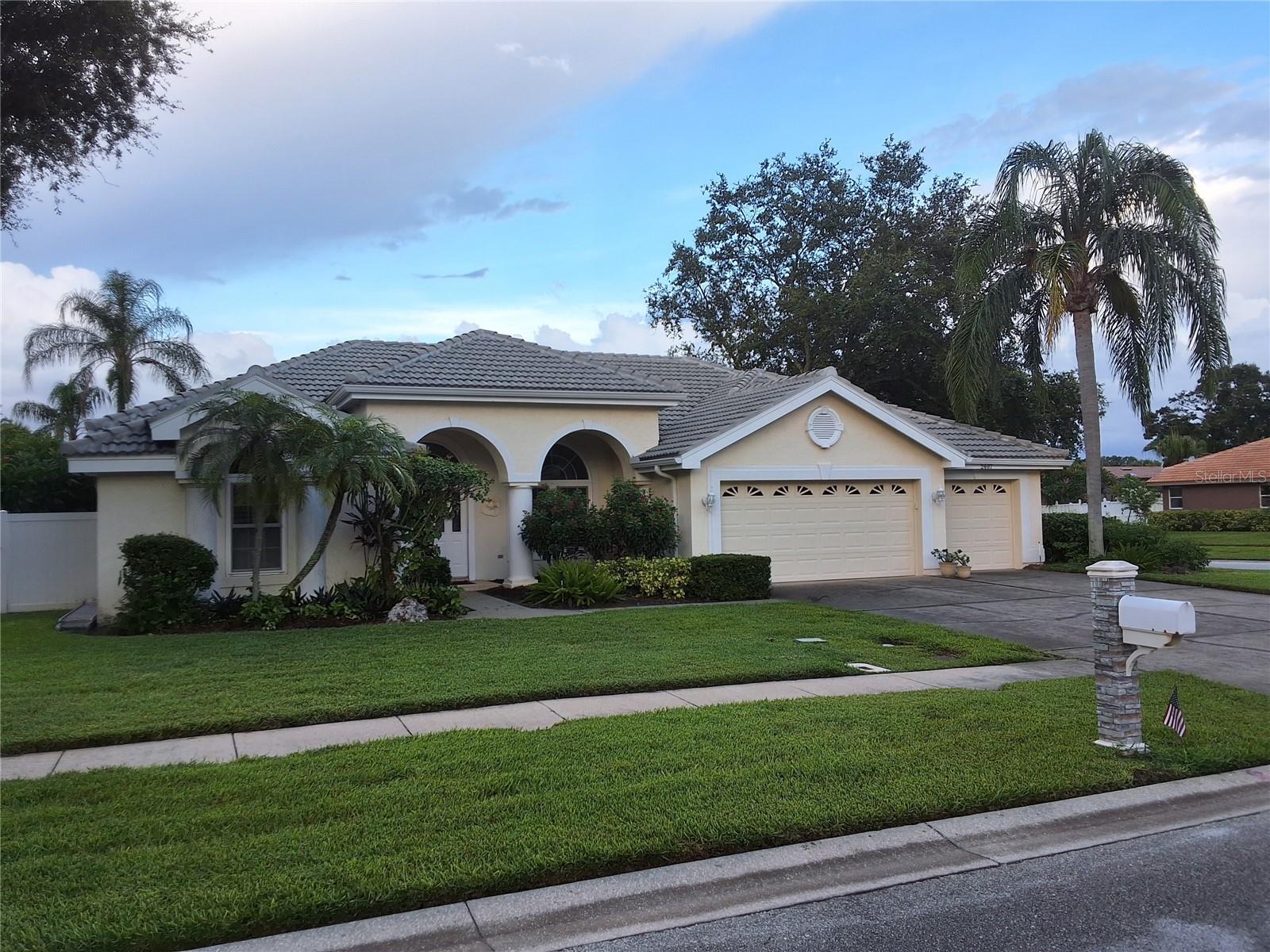 Listing photo id 51 for 2407 Anthony Avenue