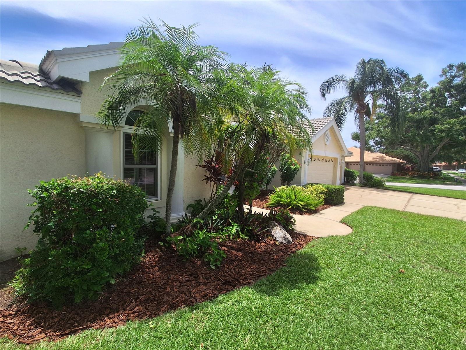 Listing photo id 52 for 2407 Anthony Avenue