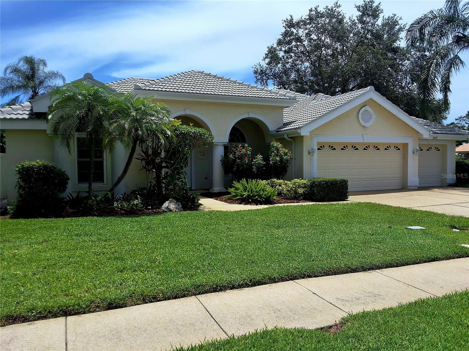 Listing photo id 53 for 2407 Anthony Avenue