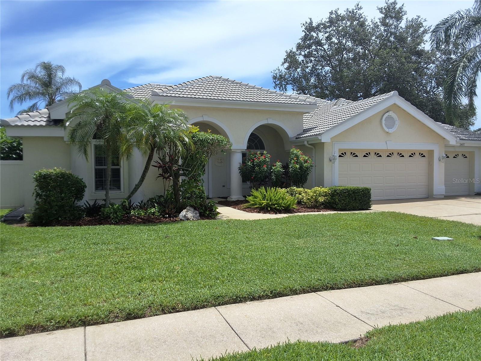 Listing photo id 54 for 2407 Anthony Avenue