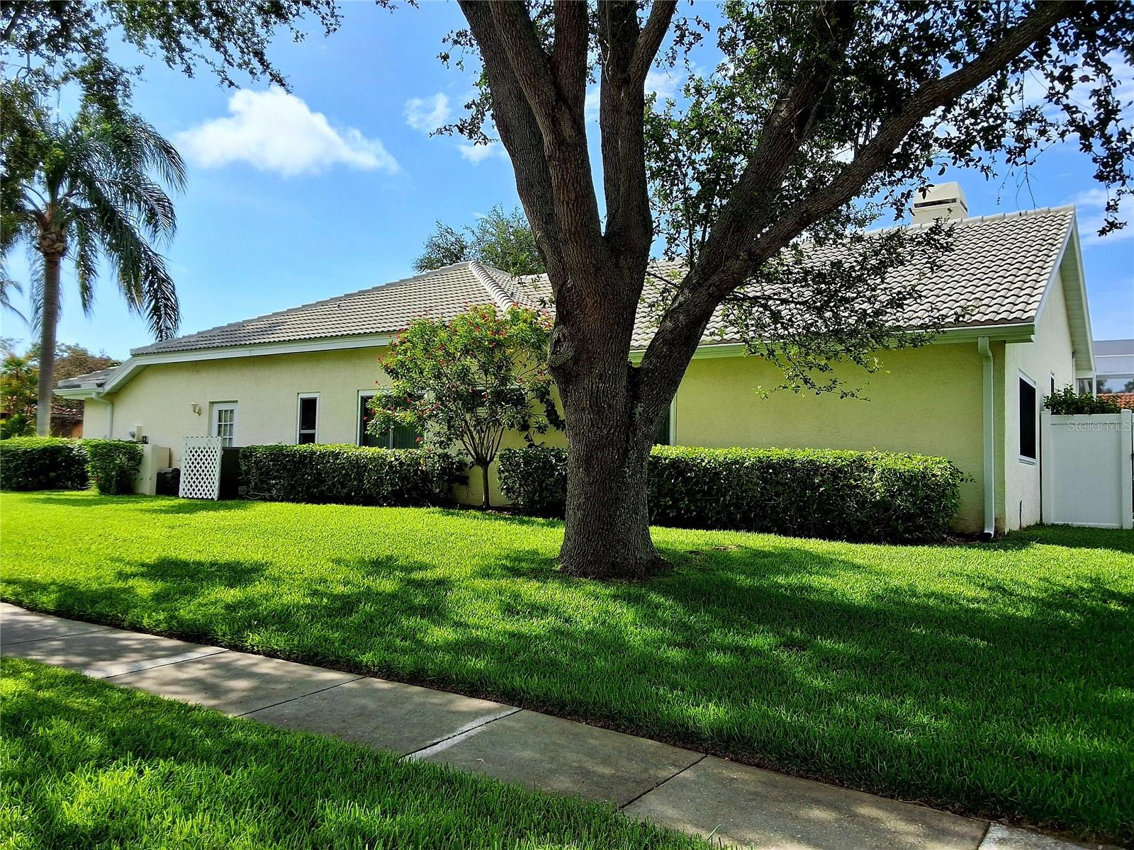 Listing photo id 4 for 2407 Anthony Avenue
