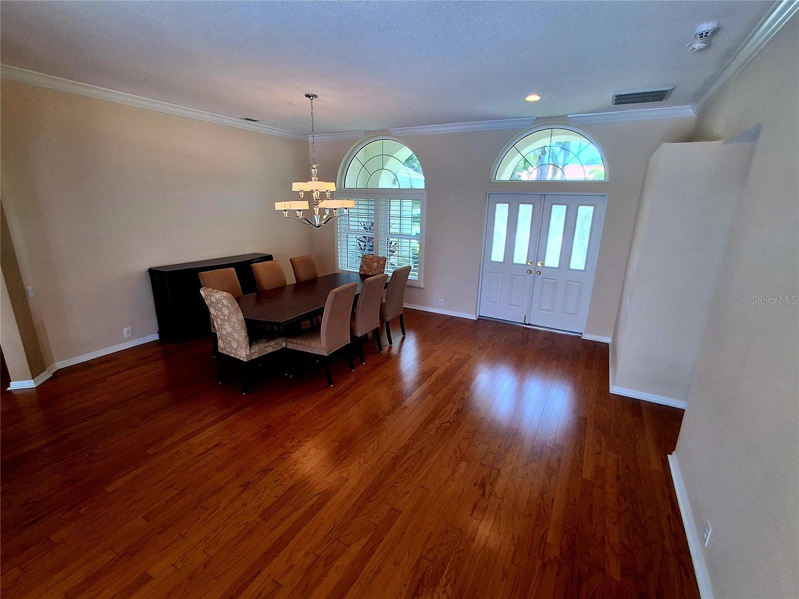 Listing photo id 7 for 2407 Anthony Avenue