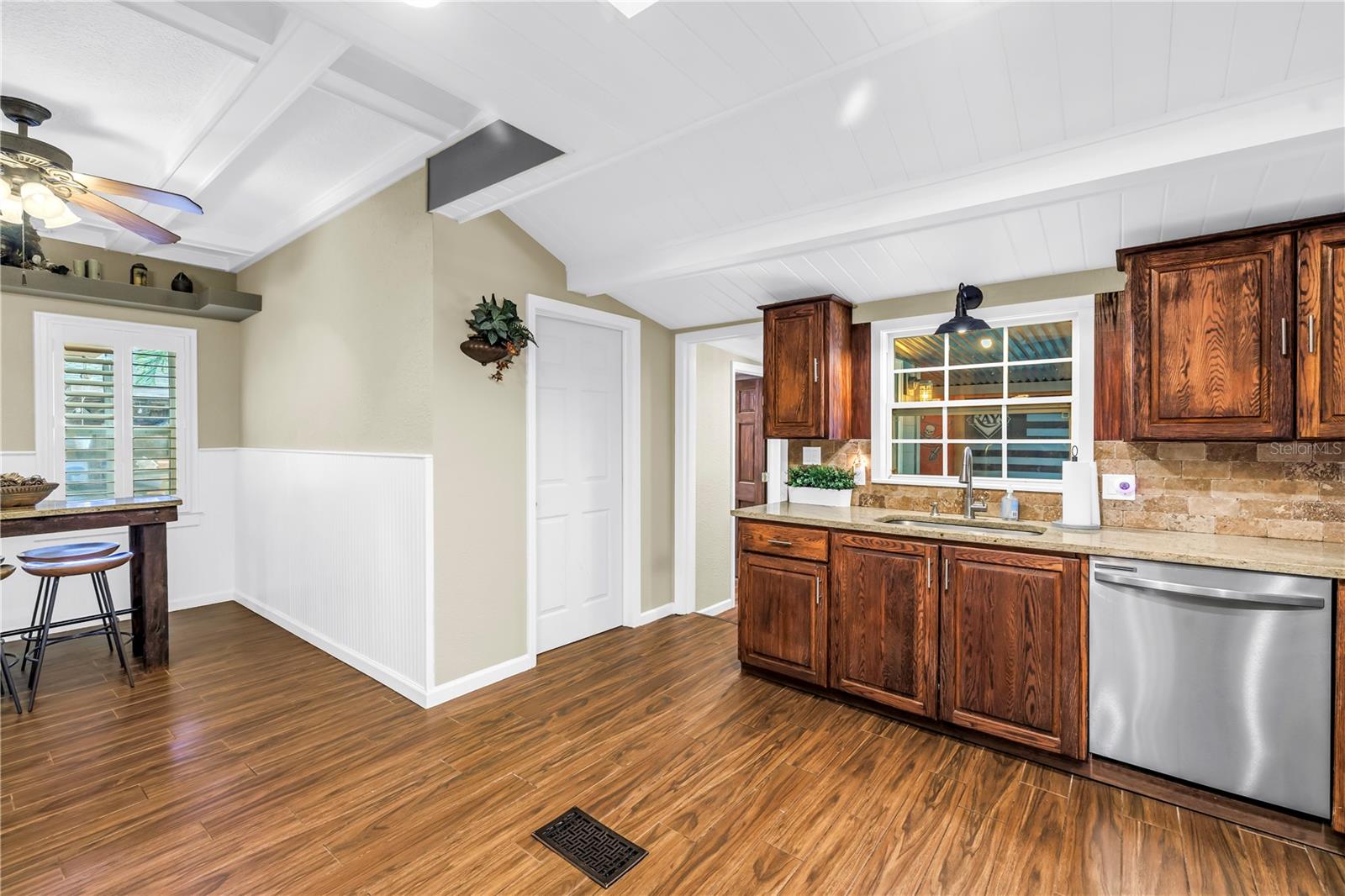 Image 16 of 58 For 934 21st Avenue N