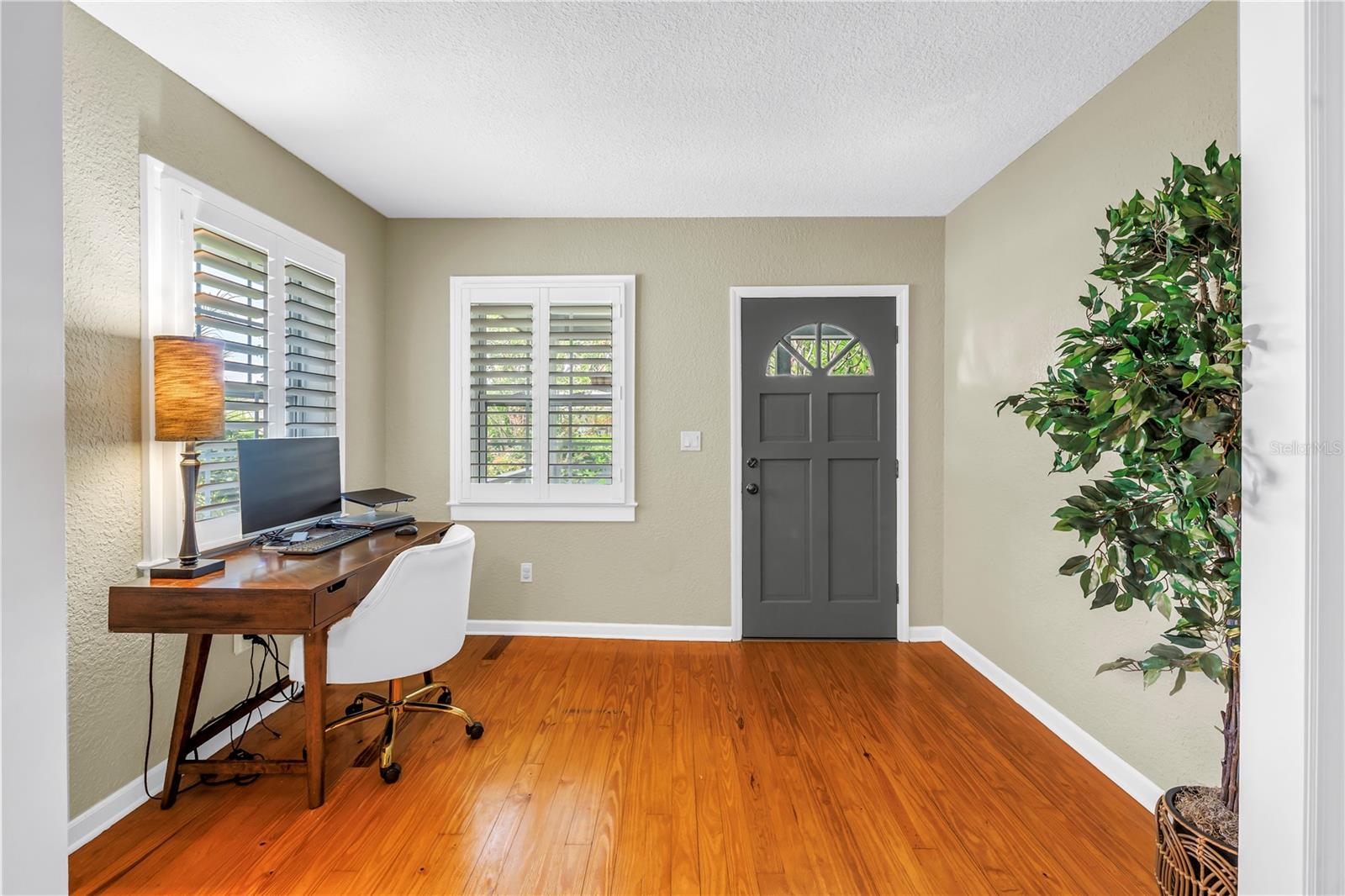 Image 7 of 58 For 934 21st Avenue N