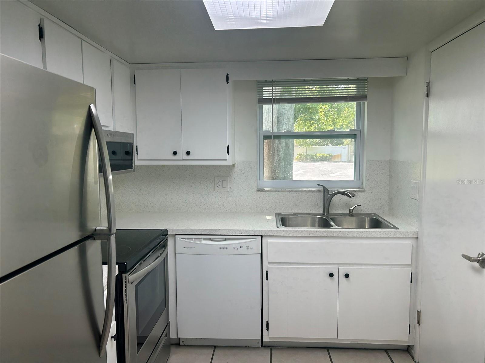 Image 2 of 5 For 449 Jewell Court 3