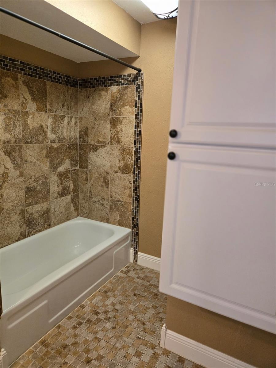 Image 21 of 33 For 10032 65th Avenue N 19