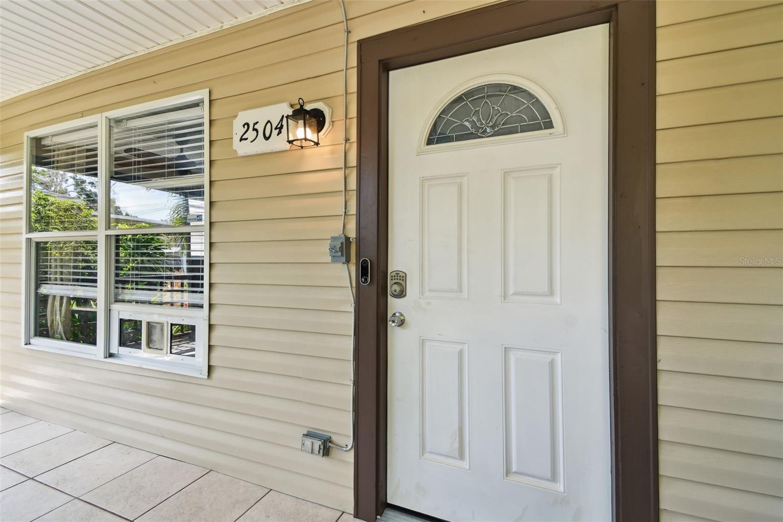 Listing photo id 8 for 2504 42nd Avenue N