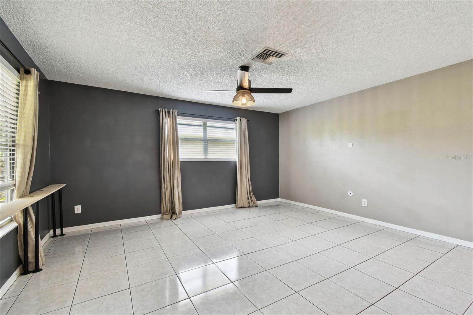 Listing photo id 9 for 2504 42nd Avenue N